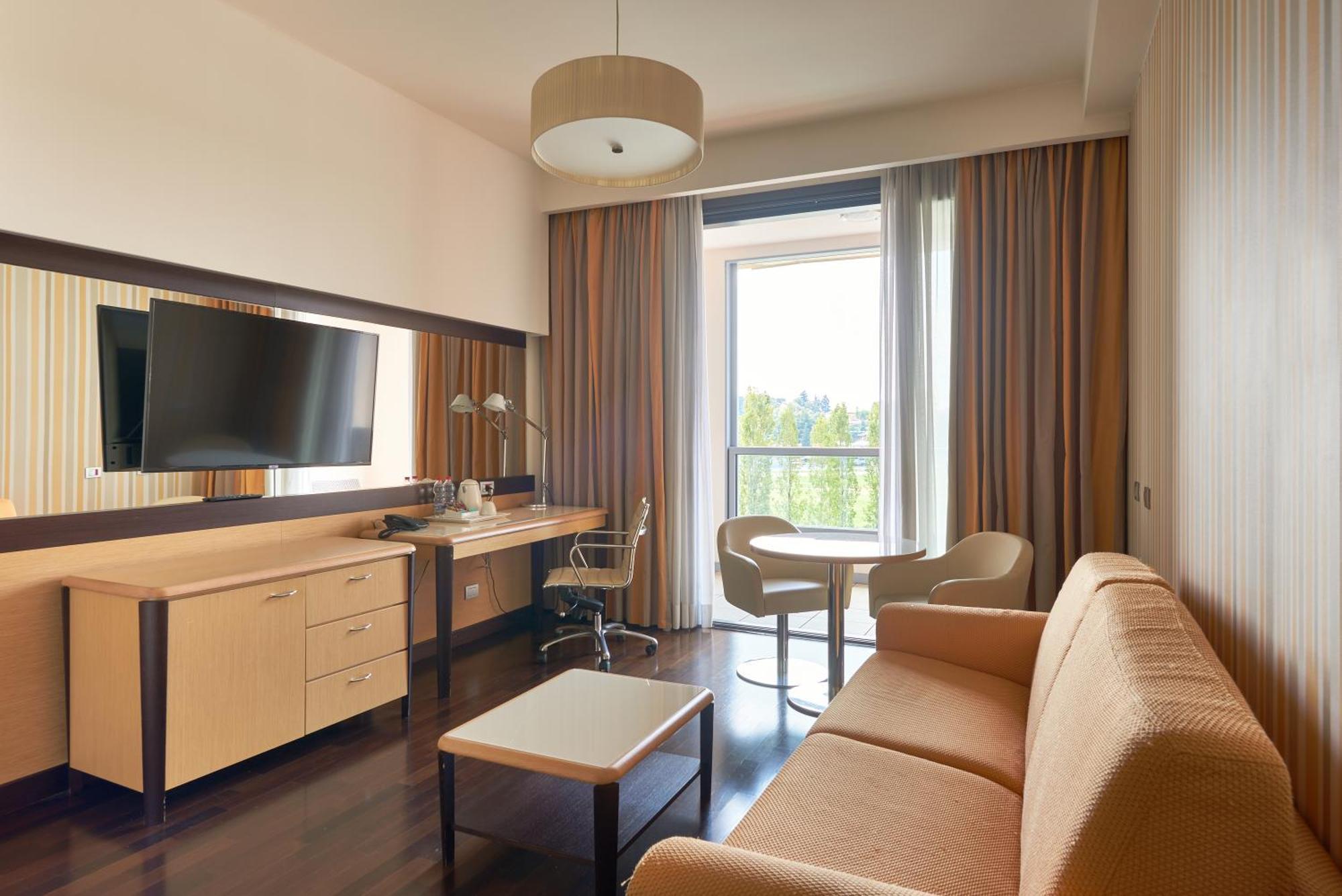 Unahotels Varese Exterior photo